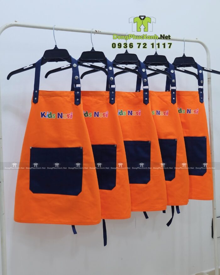 Tạp dề cho bé Kids Nori màu cam kèm nón và túi lớn tiện lợi