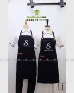 Đồng phục quán cafe Sam Coffee áo polo trắng kèm tạp dề nhân viên màu đen