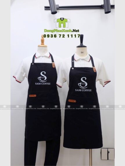 Đồng phục quán cafe Sam Coffee áo polo trắng kèm tạp dề nhân viên màu đen
