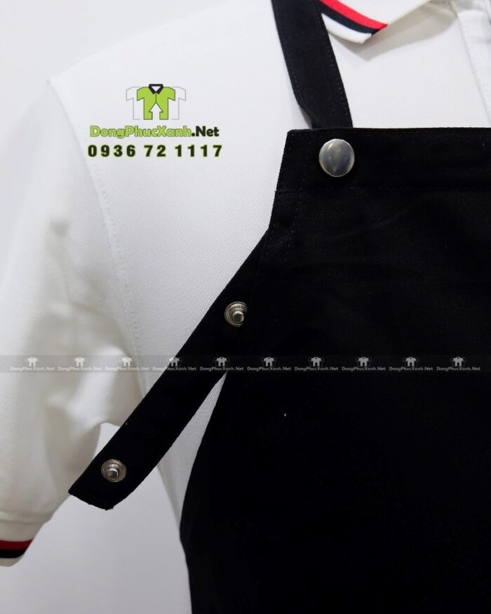 Đồng phục quán cafe Sam Coffee áo polo trắng kèm tạp dề nhân viên màu đen