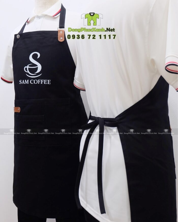 Đồng phục quán cafe Sam Coffee áo polo trắng kèm tạp dề nhân viên màu đen