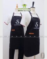 Đồng phục quán cafe Sam Coffee áo polo trắng kèm tạp dề nhân viên màu đen