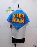 Khăn tam giác vải đũi in 2 mặt, một mặt cờ Việt Nam và một mặt chữ Việt Nam