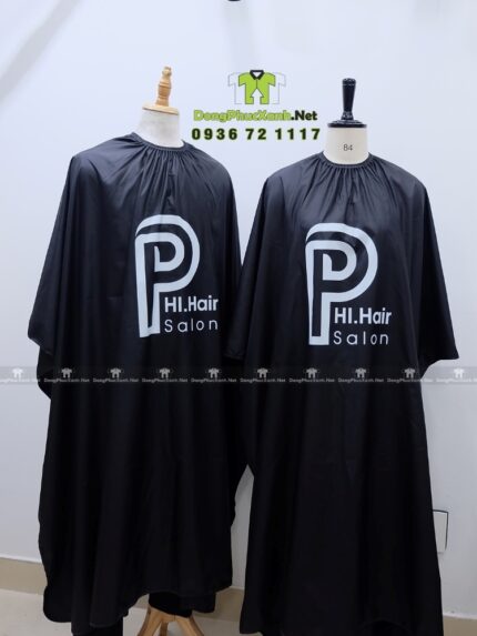 Áo choàng tóc in logo Phi Hair Salon vải dù màu đen rộng rãi thoáng mát