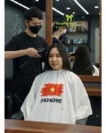 Áo choàng tóc in logo PAIMORE vải dù màu trắng in cờ Việt Nam
