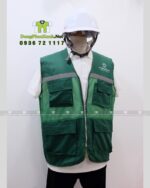 Áo choàng tóc in logo Tino màu đen và trắng, chất liệu vải dù
