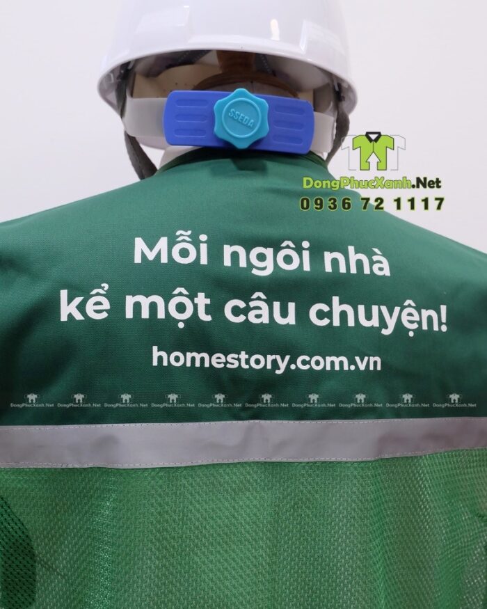 Áo choàng tóc in logo Tino màu đen và trắng, chất liệu vải dù