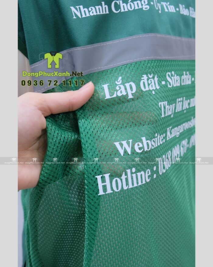 Áo choàng tóc in logo Tino màu đen và trắng, chất liệu vải dù