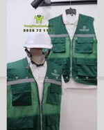 Áo choàng tóc in logo Tino màu đen và trắng, chất liệu vải dù