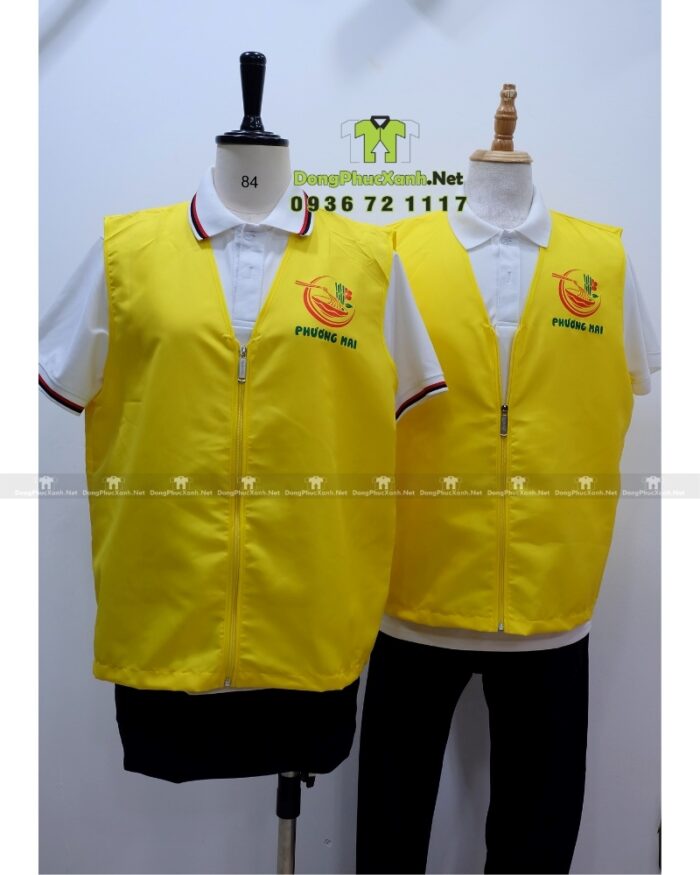 Đồng phục gile gió màu vàng chất liệu vải dù chéo in logo Phương Mai