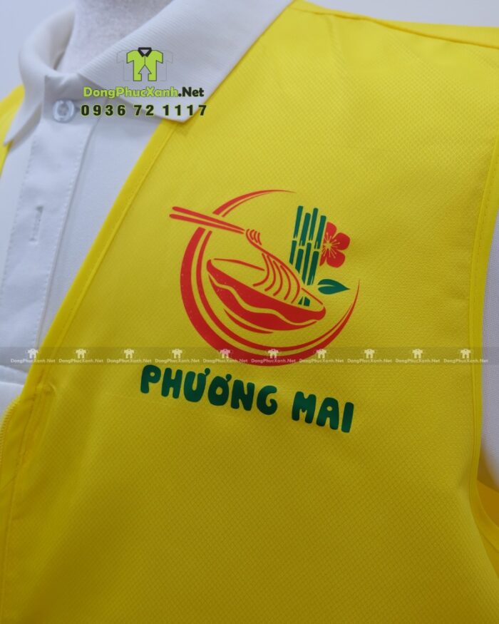 Đồng phục gile gió màu vàng chất liệu vải dù chéo in logo Phương Mai