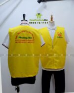 Đồng phục gile gió màu vàng chất liệu vải dù chéo in logo Phương Mai