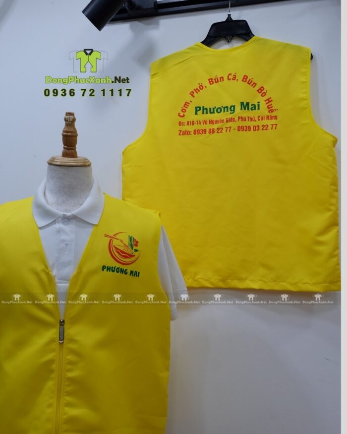 Đồng phục gile gió màu vàng chất liệu vải dù chéo in logo Phương Mai