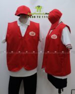Đồng phục gile gió màu đỏ vải dù chéo in logo Lucky Pao.