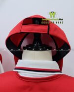 Đồng phục gile gió màu đỏ vải dù chéo in logo Lucky Pao.