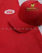 Đồng phục gile gió màu đỏ vải dù chéo in logo Lucky Pao.