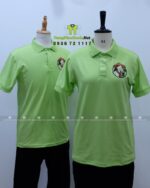 Đồng phục phục vụ màu xanh cốm vải cá sấu poly thái in logo Má Mát Cần Thơ