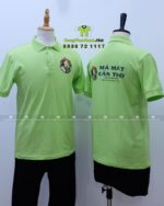 Đồng phục phục vụ màu xanh cốm vải cá sấu poly thái in logo Má Mát Cần Thơ