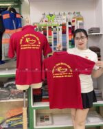 Áo thun đồng phục công ty Kamina vải cá sấu mè màu đỏ đô.