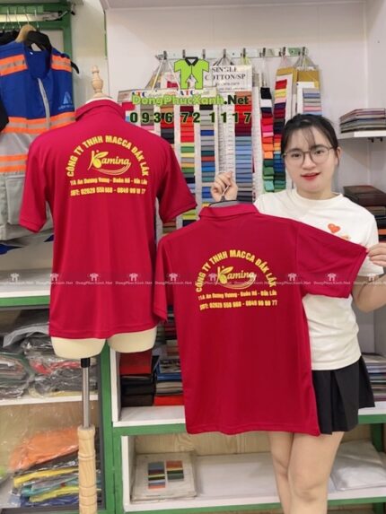Áo thun đồng phục công ty Kamina vải cá sấu mè màu đỏ đô.