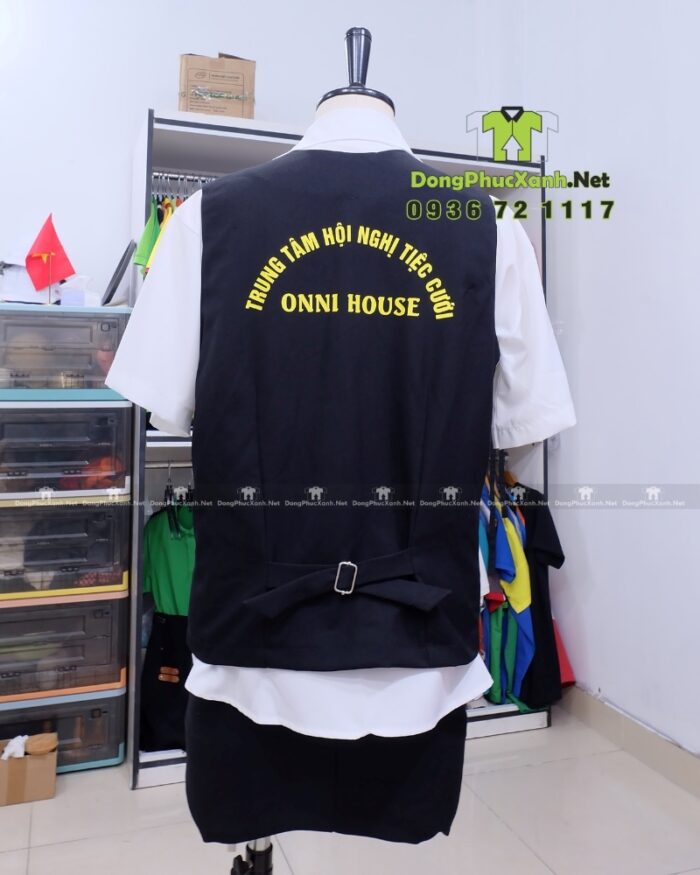 Áo vest gile Onni House màu đen vải kaki thun in logo vàng