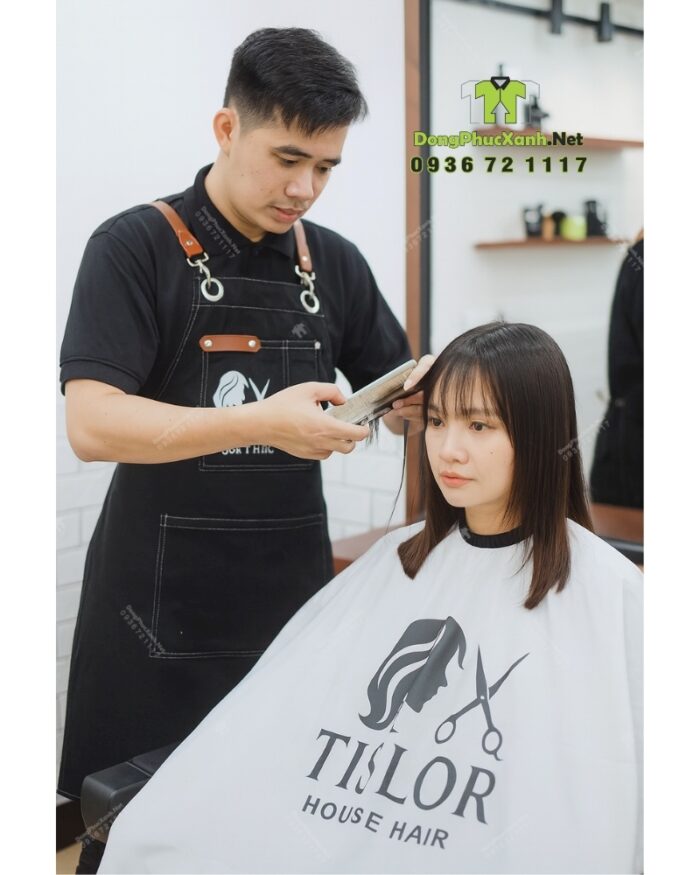 Áo choàng tóc in logo Tislor màu đen và trắng vải dù.