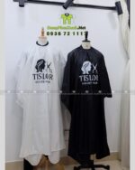 Áo choàng tóc in logo Tislor màu đen và trắng vải dù.