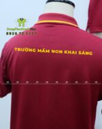 Đồng phục mầm non áo đỏ váy kaki in logo Khai Sáng