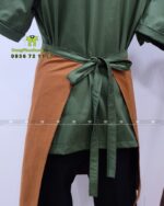 Đồng phục đầu bếp áo bếp xanh tạp dề nâu logo Ghiền.