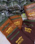 Đồng phục đầu bếp áo bếp xanh tạp dề nâu logo Ghiền.