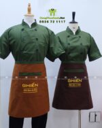Đồng phục đầu bếp áo bếp xanh tạp dề nâu logo Ghiền.