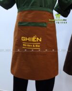 Đồng phục đầu bếp áo bếp xanh tạp dề nâu logo Ghiền.