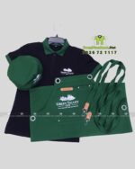 Đồng phục quán cafe Green Valley City gồm áo thun đen, tạp dề xanh và nón kaki in logo