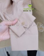 Đồng phục quán cafe 1971’s gồm áo sơ mi kate Ý và tạp dề kaki cotton