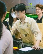 Đồng phục quán cafe 1971’s gồm áo sơ mi kate Ý và tạp dề kaki cotton