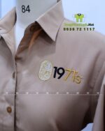 Đồng phục quán cafe 1971’s gồm áo sơ mi kate Ý và tạp dề kaki cotton