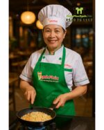 Đồng phục đầu bếp áo trắng tạp dề xanh logo Hạnh Phúc.