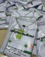 Đồng phục đầu bếp áo trắng tạp dề xanh logo Hạnh Phúc.