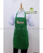 Đồng phục đầu bếp áo trắng tạp dề xanh logo Hạnh Phúc.