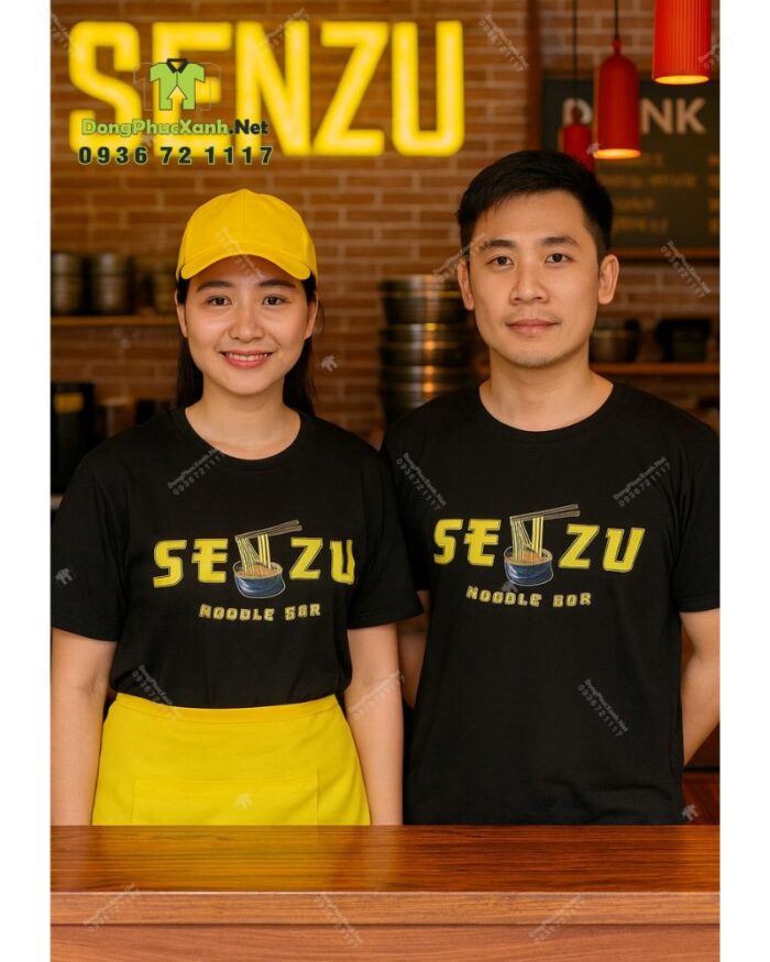 Bộ đồng phục quán ăn áo thun cotton đen in logo vàng kết hợp nón kaki