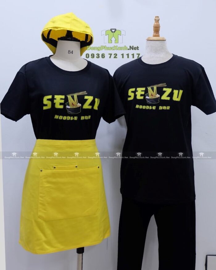 Bộ đồng phục quán ăn áo thun cotton đen in logo vàng kết hợp nón kaki