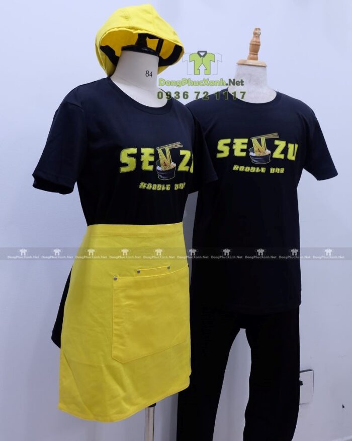 Bộ đồng phục quán ăn áo thun cotton đen in logo vàng kết hợp nón kaki