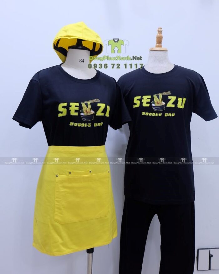 Bộ đồng phục quán ăn áo thun cotton đen in logo vàng kết hợp nón kaki