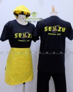 Bộ đồng phục quán ăn áo thun cotton đen in logo vàng kết hợp nón kaki