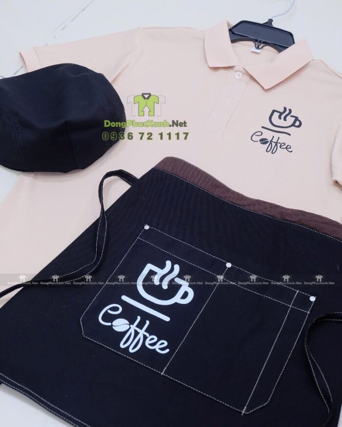 Đồng phục quán cafe gồm áo thun, tạp dề, mũ nhân viên in logo thương hiệu