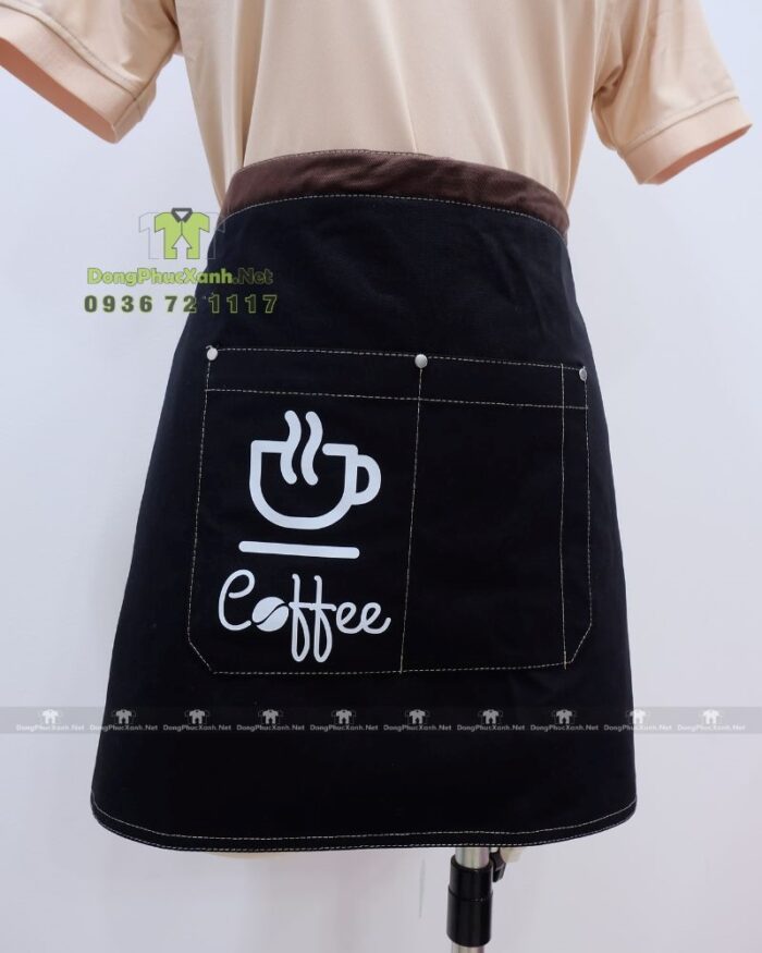 Đồng phục quán cafe gồm áo thun, tạp dề, mũ nhân viên in logo thương hiệu