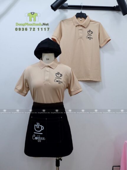 Đồng phục quán cafe gồm áo thun, tạp dề, mũ nhân viên in logo thương hiệu