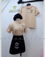 Đồng phục quán cafe gồm áo thun, tạp dề, mũ nhân viên in logo thương hiệu