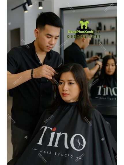 Áo choàng tóc in logo Tino màu đen và trắng, chất liệu vải dù
