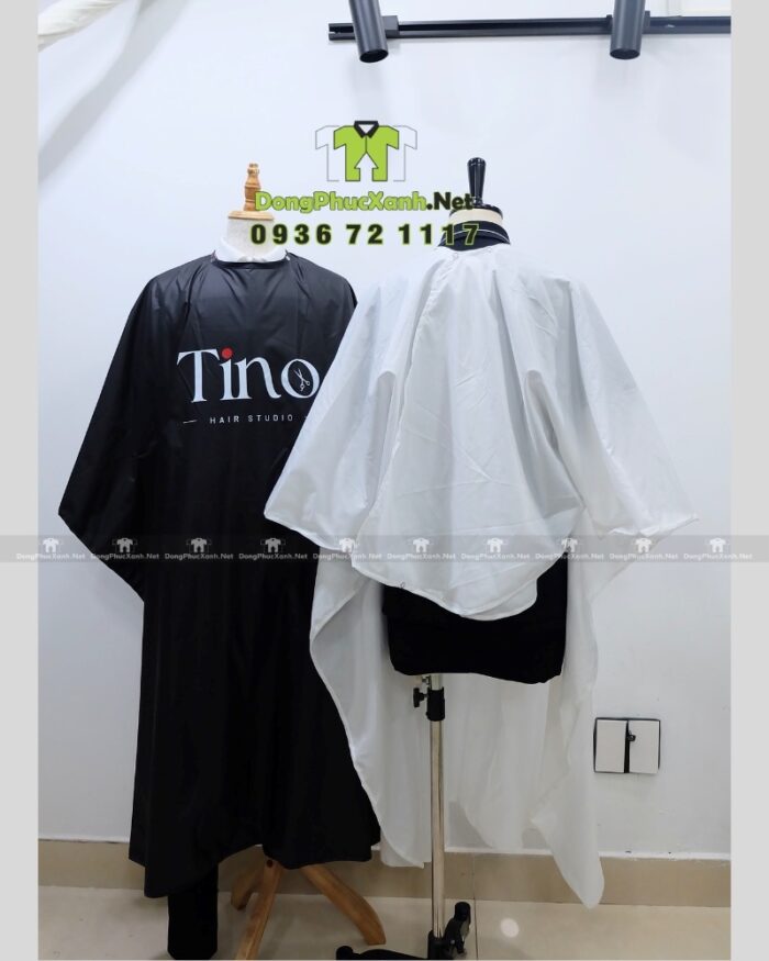 Áo choàng tóc in logo Tino màu đen và trắng, chất liệu vải dù